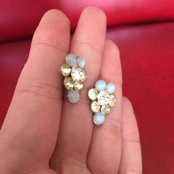 Vintage Rhinestone Screw Back Earrings - Picture 2 of 4